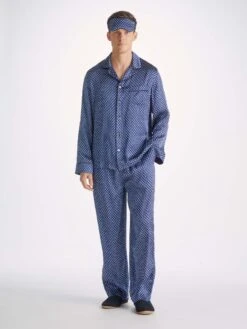 Eye Mask Brindisi 94 Silk Satin Navy -Derek Rose Shop eye mask brindisi silk satin navy front 2ed6e884 6ea8 4c27 9237 2dac0dfbc7c9