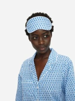 Eye Mask Nelson 87 Cotton Batiste Blue 14 Eye Mask Nelson 87 Cotton Batiste Blue -Derek Rose Shop eye mask nelson 87 cotton batiste blue woman close up alt