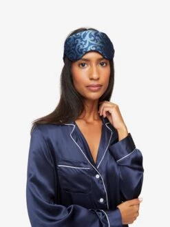 Eye Mask Verona 63 Silk Jacquard Navy -Derek Rose Shop eye mask verona 63 silk jacquard navy female model detail 1