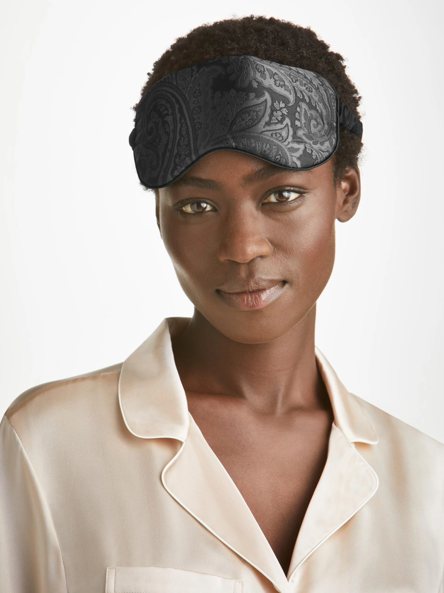 Eye Mask Verona 67 Silk Satin Black 6 Eye Mask Verona 67 Silk Satin Black - Image 4