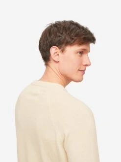 Men's Sweater Finley Cashmere Cream 11 Men's Sweater Finley Cashmere Cream -Derek Rose Shop mens sweater finley 10 cashmere cream shoulder close up