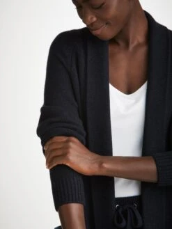 Women's Cardigan Nina Cashmere Navy 13 Women's Cardigan Nina Cashmere Navy -Derek Rose Shop womens cardigan nina cashmere navy 1 cuffs