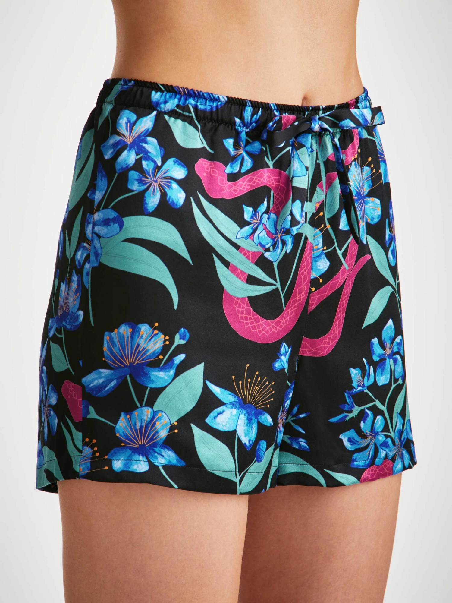 Women's Short Cami Pyjamas Brindisi 101 Silk Satin Black 7 Women's Short Cami Pyjamas Brindisi 101 Silk Satin Black - Image 5