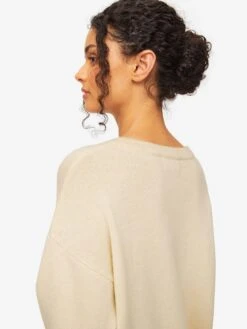 Women's Relaxed Sweater Daphne Cashmere Beige -Derek Rose Shop womens sweater daphne 10 cashmere cream shoulder
